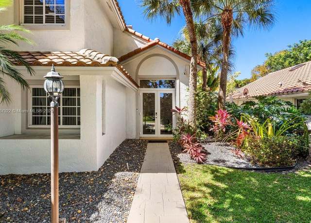 Property at 517 Misty Oaks Dr, Pompano Beach, FL 33069, 4 beds, 4 baths