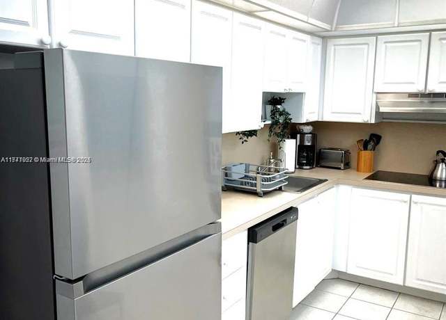 Property at 19370 Collins Ave #1108, Sunny Isles Beach, FL 33160, 1 bed, 1.5 baths