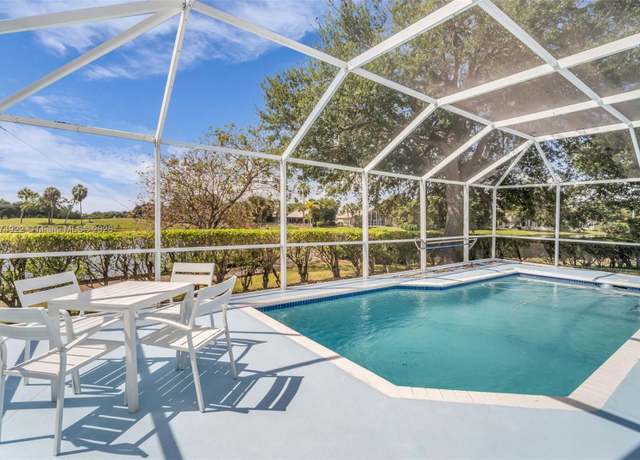 Property at 15218 S Wilshire Cir S, Pembroke Pines, FL 33027, 3 beds, 2 baths