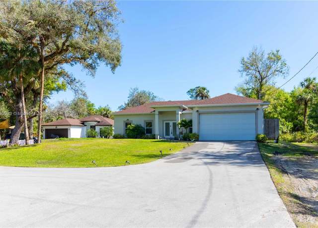 Property at 3302 Desoto Blvd S, Naples, FL 34117, 3 beds, 2 baths