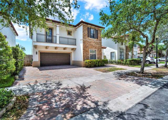 Property at 557 SE 37th Pl, Homestead, FL 33033, 5 beds, 3 baths