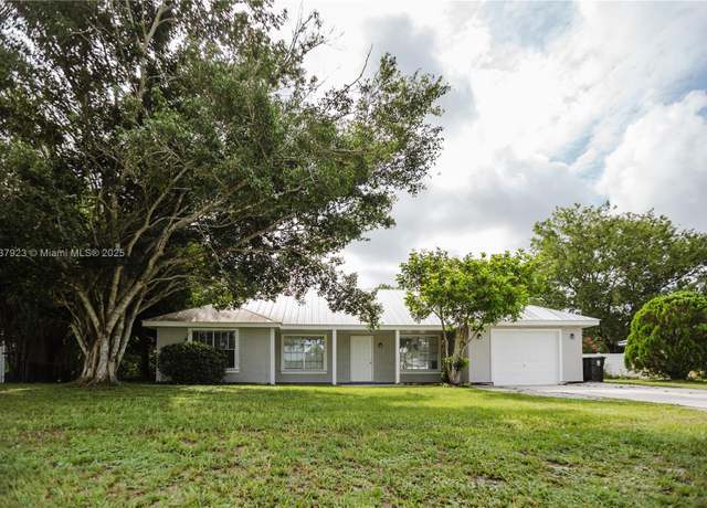 Property at 274 SW Bridgeport Dr, Port St Lucie, FL 34953, 3 beds, 2 baths