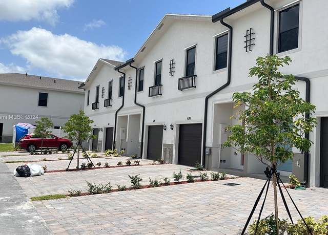 Property at 606 SW 12 Th St, Homestead, FL 33034, 3 beds, 2.5 baths
