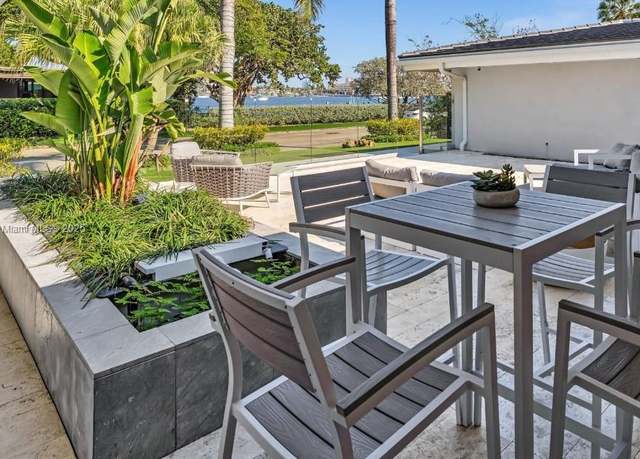 Property at 840 S Southlake Dr, Hollywood, FL 33019, 5 beds, 4.5 baths