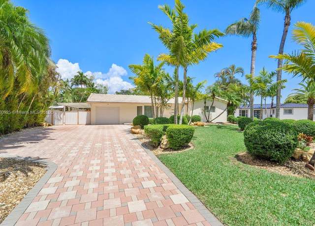 Property at 10321 SW 98 St, Miami, FL 33176, 3 beds, 2 baths