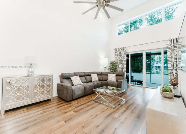 Property at 6061 Old Court Rd #208, Boca Raton, FL 33433, 3 beds, 2.5 baths