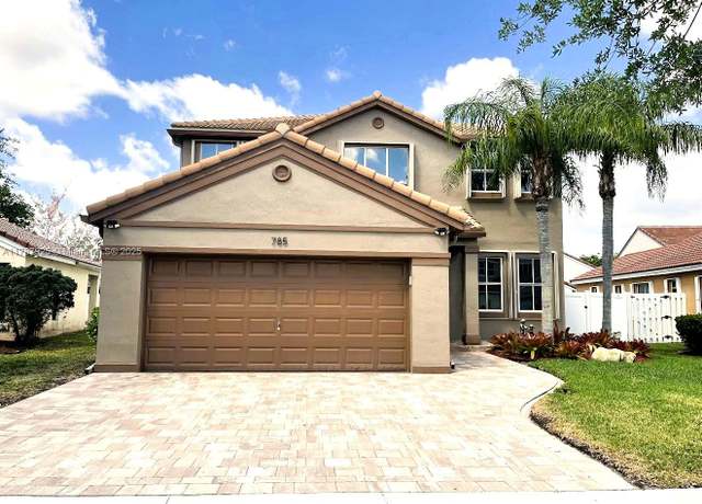 Property at 785 Falling Water Rd, Weston, FL 33326, 4 beds, 2.5 baths
