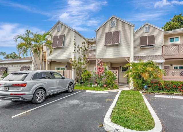Property at 4724 S Hemingway Cir, Margate, FL 33063, 3 beds, 2.5 baths