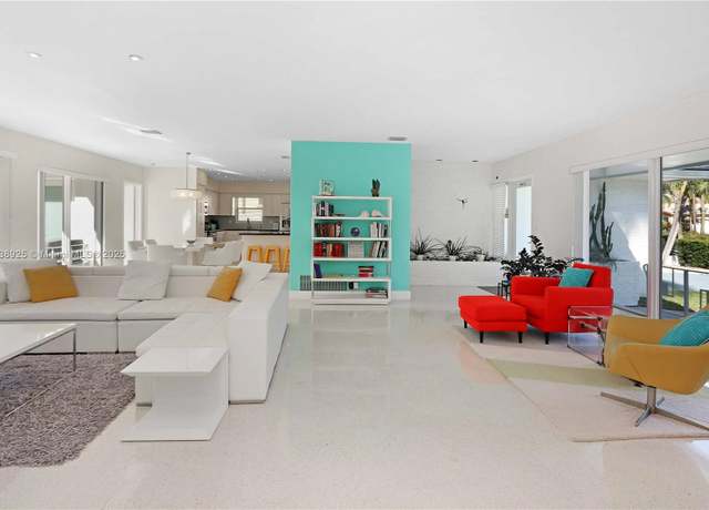 Property at 952 Hollywood Blvd, Hollywood, FL 33019, 3 beds, 2 baths