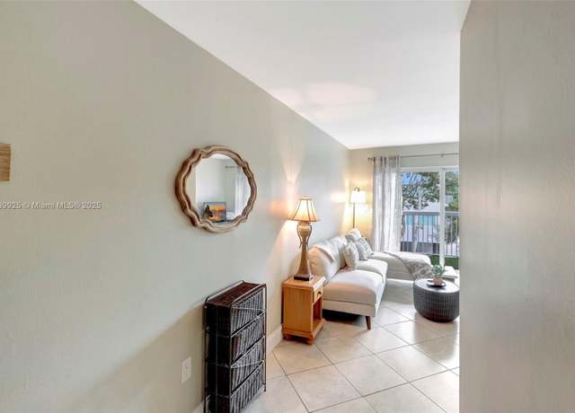 Property at 2920 SW 28th Ter #407, Coconut Grove, FL 33133, 2 beds, 1 bath