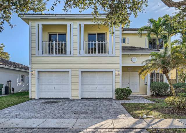 Property at 379 NE 30th Ave, Homestead, FL 33033, 4 beds, 3.5 baths