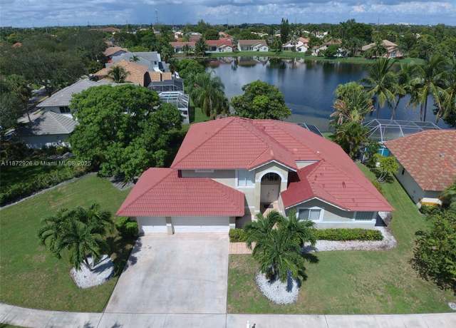 Property at 1430 SW 102nd Ave, Pembroke Pines, FL 33025, 4 beds, 4 baths