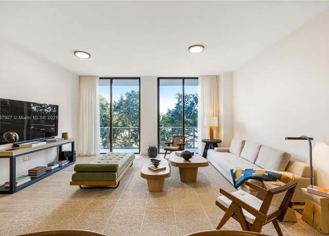 Property at 2678 Tigertail Ave #302, Coconut Grove, FL 33133, 3 beds, 3.5 baths