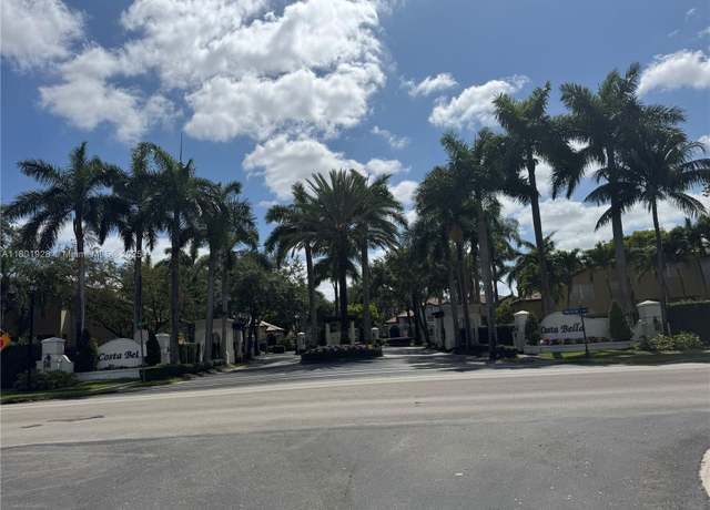 Property at 4892 NW 109th Pl, Doral, FL 33178, 4 beds, 2.5 baths