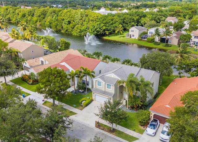 Property at 325 Cameron Dr, Weston, FL 33326, 5 beds, 3.5 baths