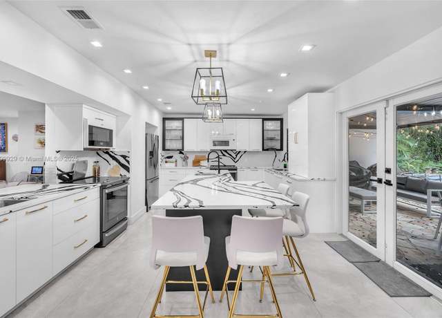 Property at 5420 N 37th St, Hollywood, FL 33021, 4 beds, 3.5 baths
