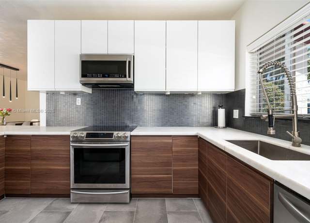 Property at 435 NE 36th St, Boca Raton, FL 33431, 3 beds, 2 baths