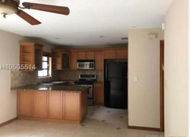 Property at 17962 NW 68th Ave Unit D-21, Hialeah, FL 33015, 3 beds, 2.5 baths