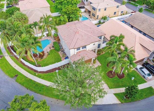 Property at 3372 SW 179th Ave, Miramar, FL 33029, 4 beds, 3.5 baths