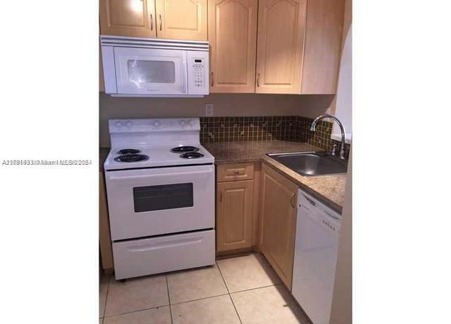 Property at 488 NW 165th St Rd Unit B-411, Miami, FL 33169, 1 bed, 1 bath