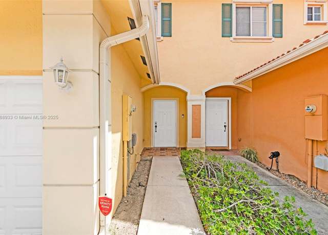 Property at 8308 Santa Monica Ave, Tamarac, FL 33321, 2 beds, 2.5 baths