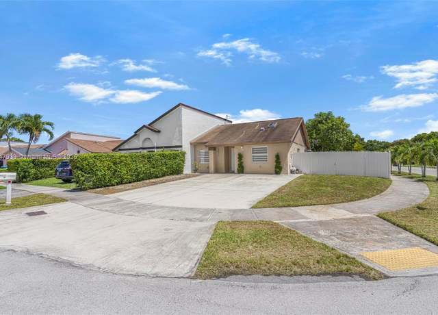Property at 15464 SW 68th Ln, Miami, FL 33193, 2 beds, 2 baths