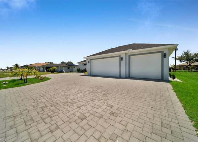 Property at 835 NE 7 Ave, FL 33990, 4 beds, 3 baths