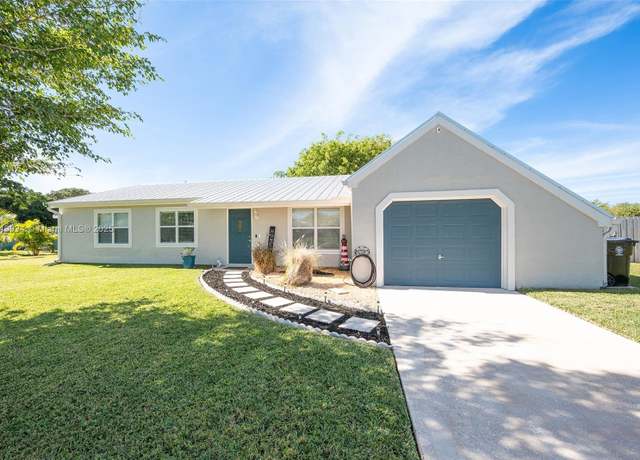 Property at 1634 SE Higdon Ct, Port St. Lucie, FL 34952, 3 beds, 2 baths