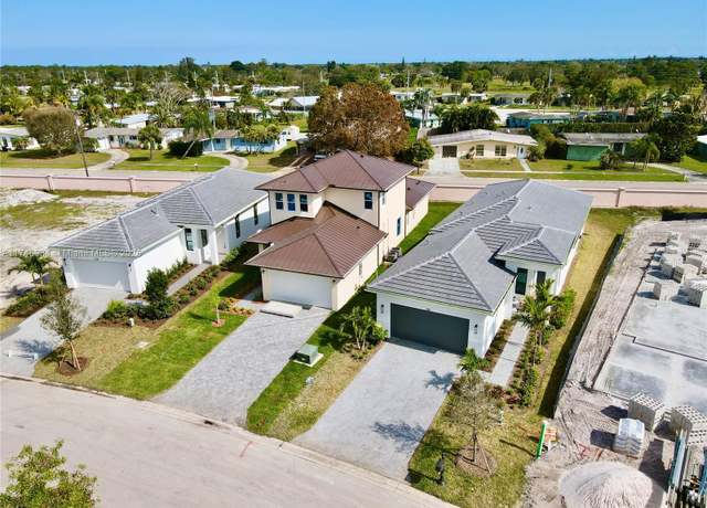Property at 312 SE Via Sangro, Port St. Lucie, FL 34952, 4 beds, 2.5 baths