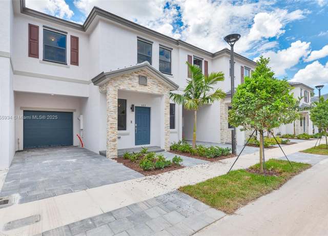 Property at 523 SW 19th Ter, Fort Lauderdale, FL 33312, 3 beds, 2.5 baths