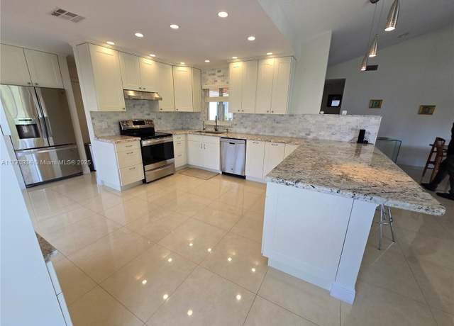 Property at 5645 Lakeview Mews Dr, Boynton Beach, FL 33437, 2 beds, 2 baths