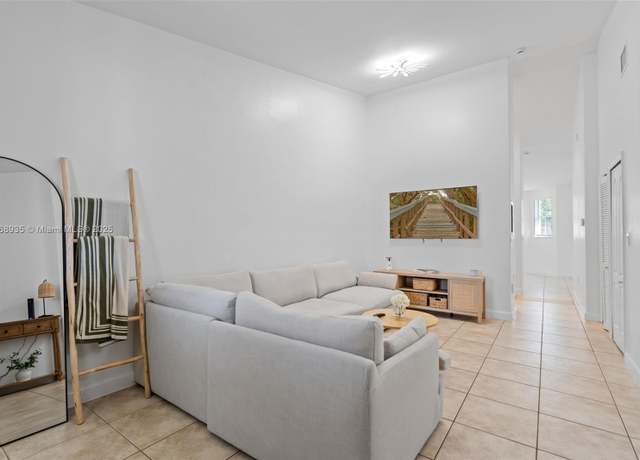 Property at 2731 SE 17th Ave #211, Homestead, FL 33035, 3 beds, 2 baths