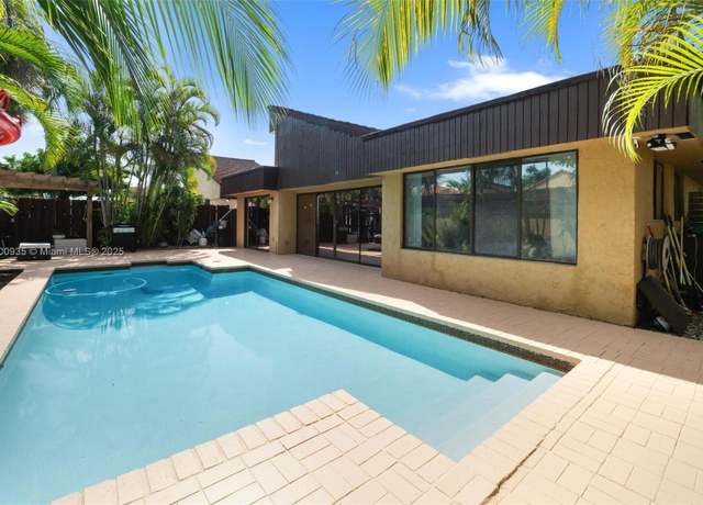 Property at 1032 NE 204th Ln Unit B, Miami, FL 33179, 3 beds, 2 baths
