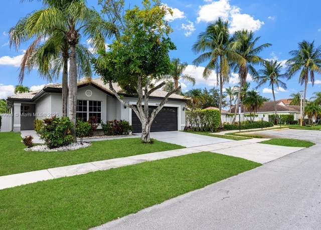 Property at 18311 NW 19th St, Pembroke Pines, FL 33029, 3 beds, 2 baths