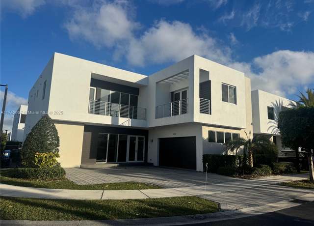 Property at 7525 NW 101st Pl, Doral, FL 33178, 5 beds, 5 baths