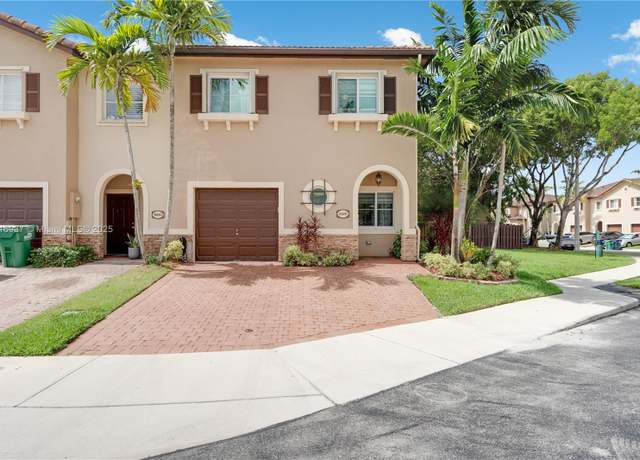 Property at 8926 SW 220th St, Cutler Bay, FL 33190, 3 beds, 2.5 baths