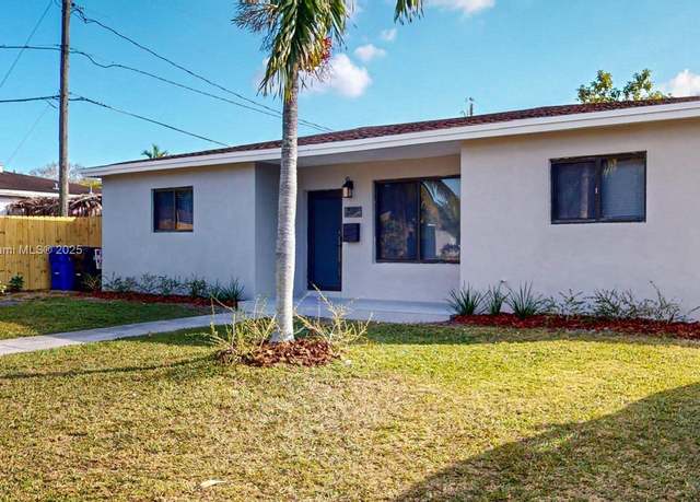 Property at 830 NE 171st St, North Miami Beach, FL 33162, 3 beds, 2.5 baths
