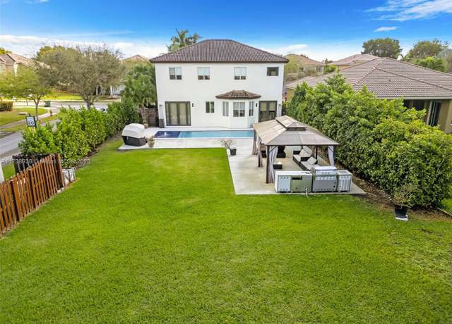 Property at 1800 SE 16th Ave, Homestead, FL 33035, 4 beds, 2.5 baths