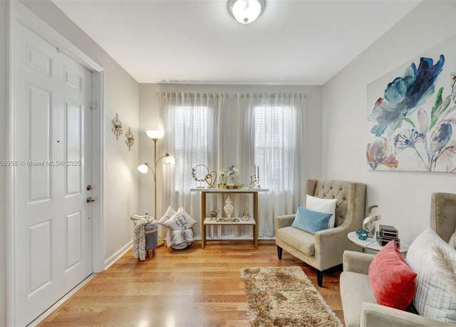 Property at 2934 SE 1st Dr #8, Homestead, FL 33033, 3 beds, 2.5 baths