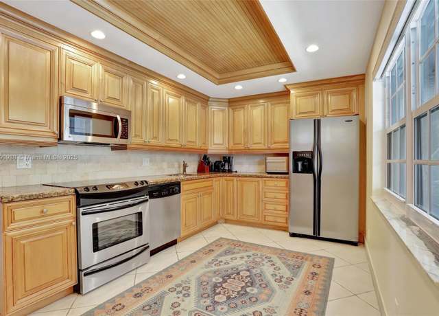Property at 4020 W Palm Aire Dr #204, Pompano Beach, FL 33069, 3 beds, 2.5 baths