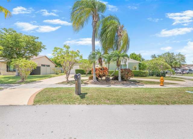 Property at 13245 SW 86th Ln, Miami, FL 33183, 4 beds, 2 baths