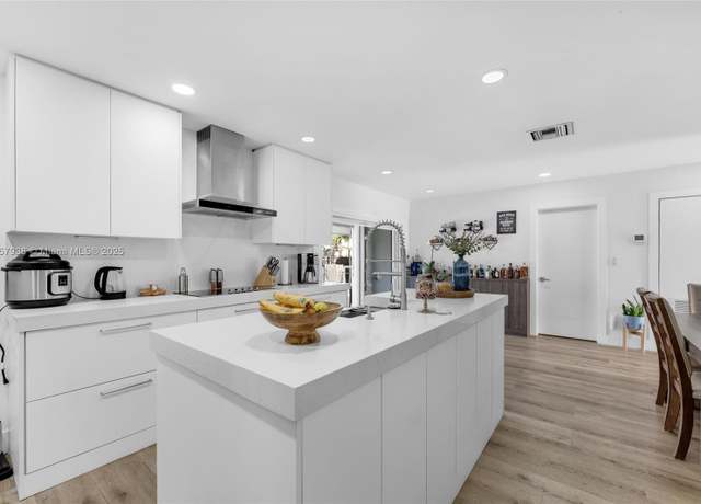 Property at 5400 SW 127th Way, Miami, FL 33175, 2 beds, 2 baths
