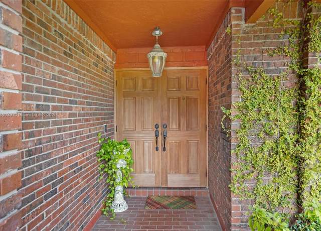 Property at 3440 E Point Dr, Cooper City, FL 33026, 3 beds, 2 baths