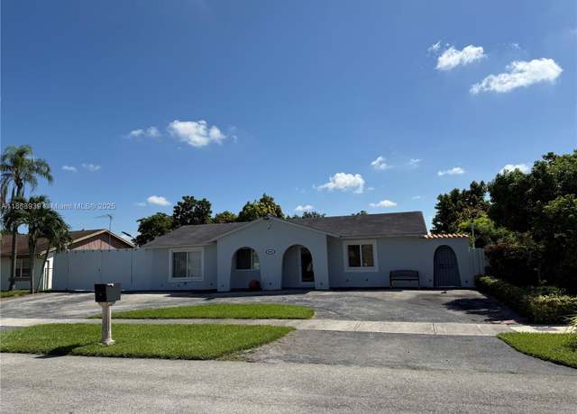 Property at 6553 SW 148th Pl, Miami, FL 33193, 6 beds, 4.5 baths