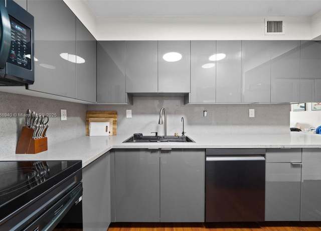 Property at 17800 Atlantic Blvd #402, Sunny Isles Beach, FL 33160, 1 bed, 1.5 baths