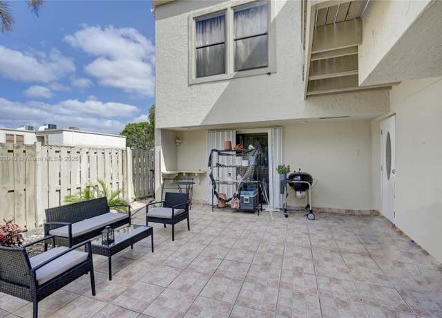 Property at 12079 W Regal Ct W, Wellington, FL 33414, 2 beds, 2.5 baths