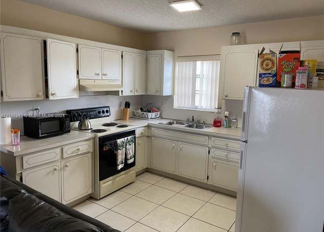 Property at 1825 Cleveland St #14, Hollywood, FL 33020, 1 bed, 1 bath