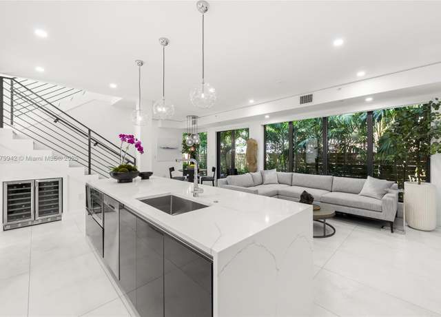 Property at 2679 NE 8th Ave, Wilton Manors, FL 33334, 3 beds, 2.5 baths