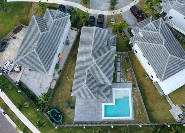 Property at 1433 SE 27th Ter, Homestead, FL 33035, 5 beds, 3 baths