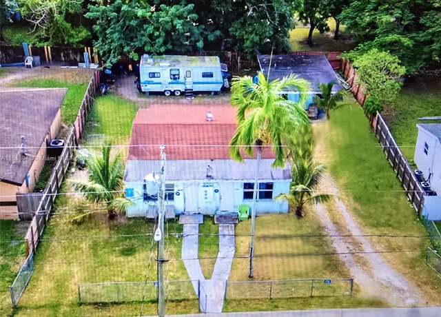 Property at 10280 SW 175th St, Miami, FL 33157, 3 beds, 6 baths